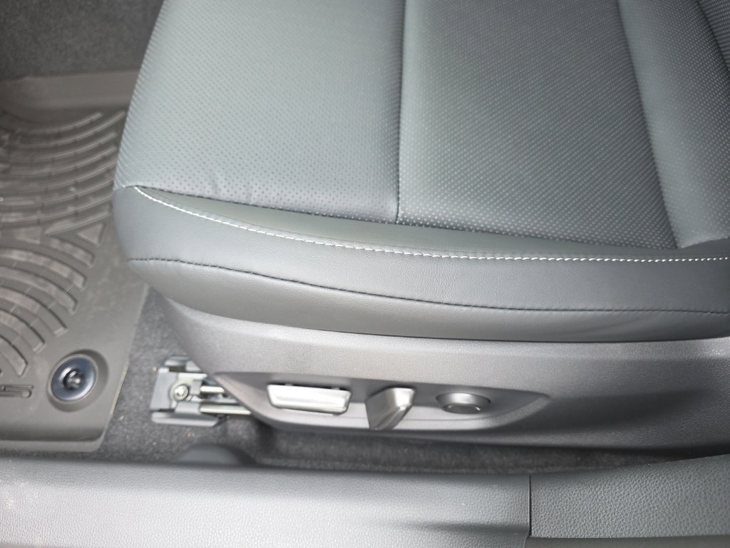 New 2026 Toyota Prius Plug-In Hybrid FWD image 15