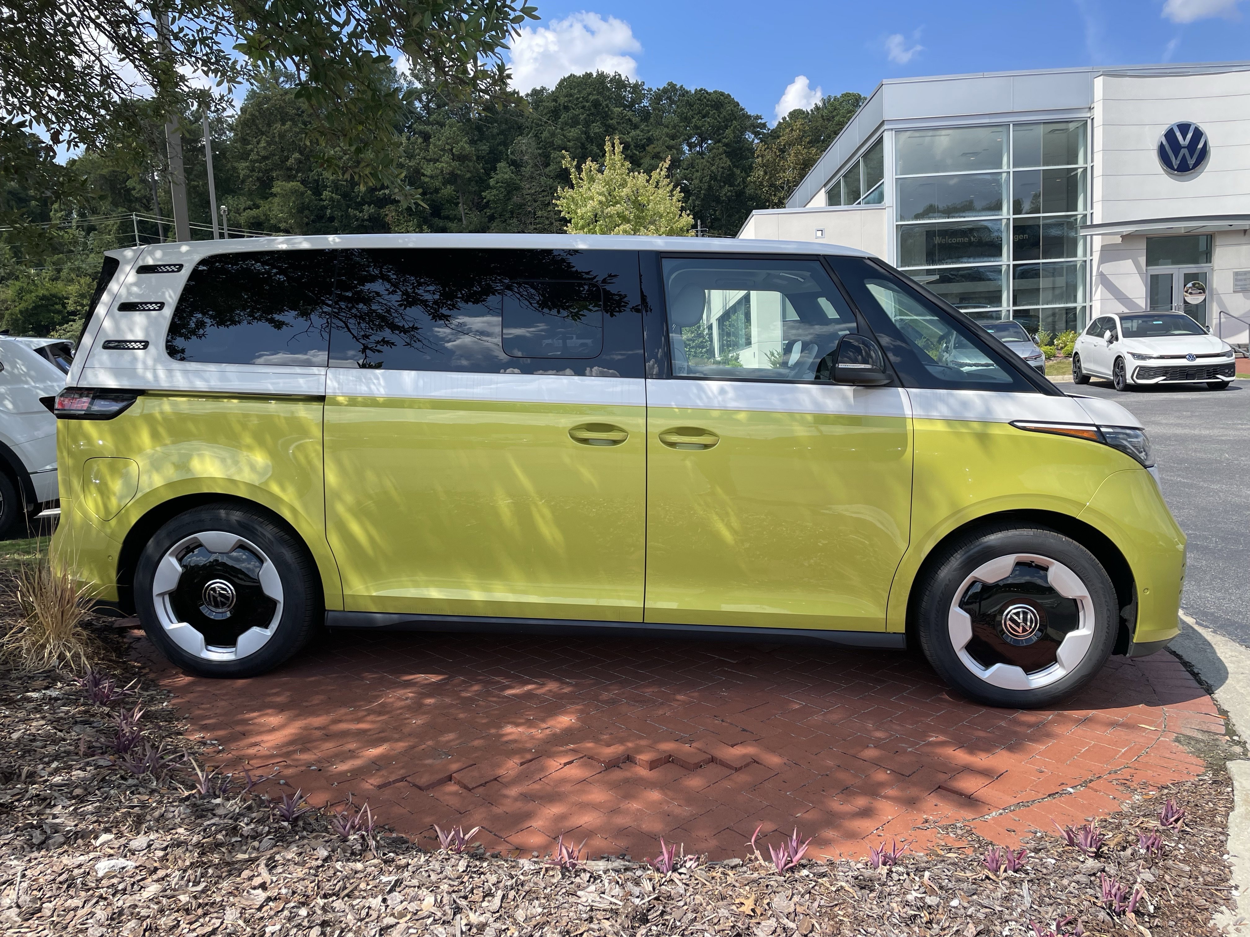 New 2025 Volkswagen ID. Buzz Pro S Plus image 4