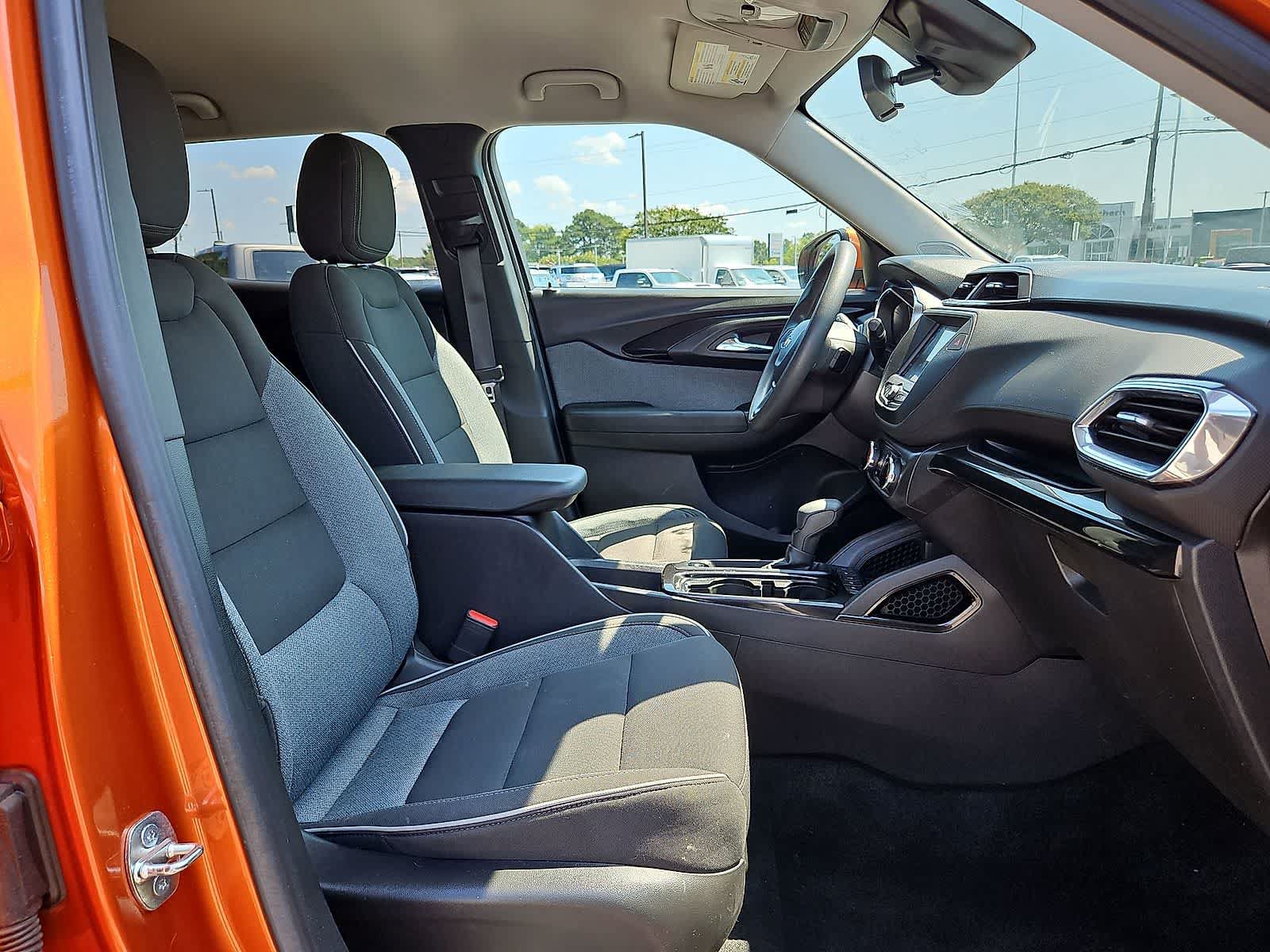 Certified 2022 Chevrolet TrailBlazer LT w/ LPO, Blackout Package FWD image 31