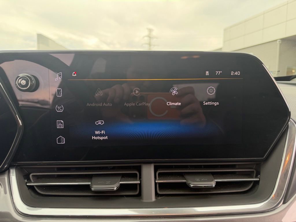 Used 2024 Chevrolet Trax ACTIV w/ Sunroof Package FWD image 18