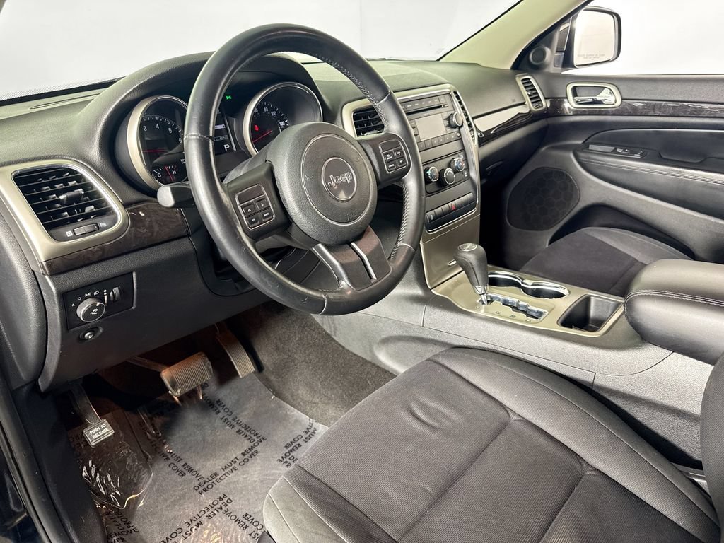 Used 2012 Jeep Grand Cherokee Laredo w/ Laredo E Group AWD/4WD image 9