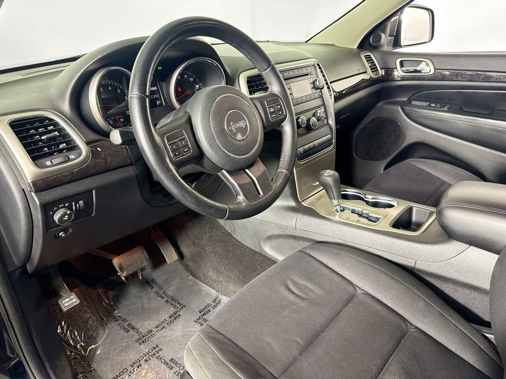 Used 2012 Jeep Grand Cherokee Laredo w/ Laredo E Group AWD/4WD image 9