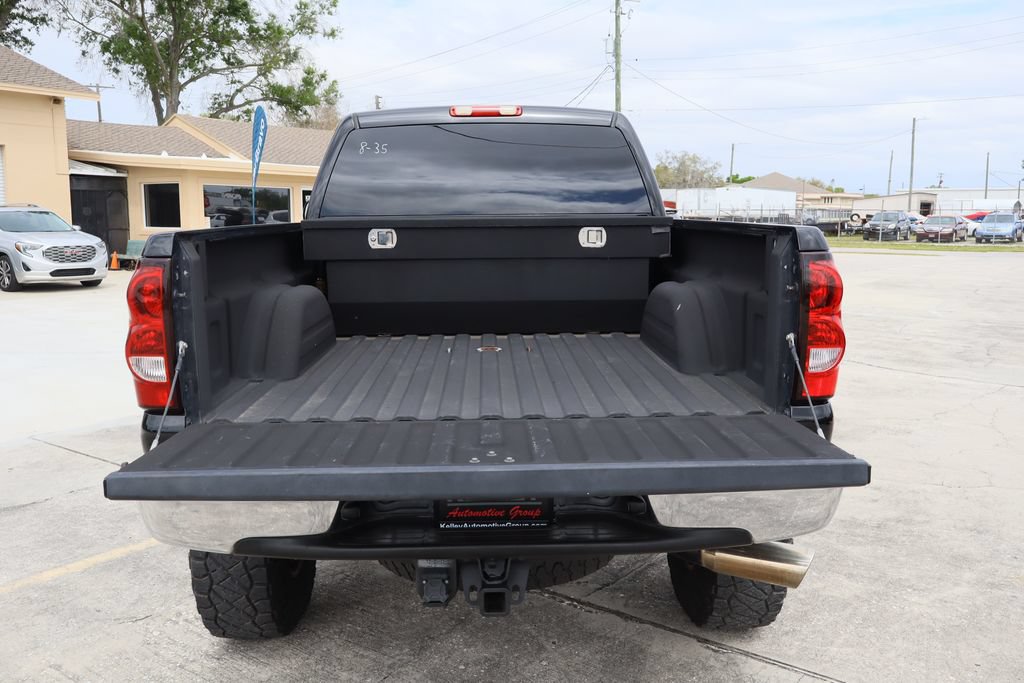 Used 2005 Chevrolet Silverado 2500 LS w/ Heavy-Duty Power Package AWD/4WD image 24