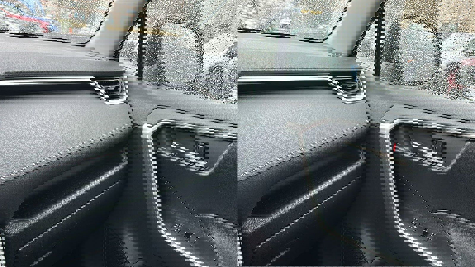 Used 2021 Toyota RAV4 XLE w/ Convenience Package image 20