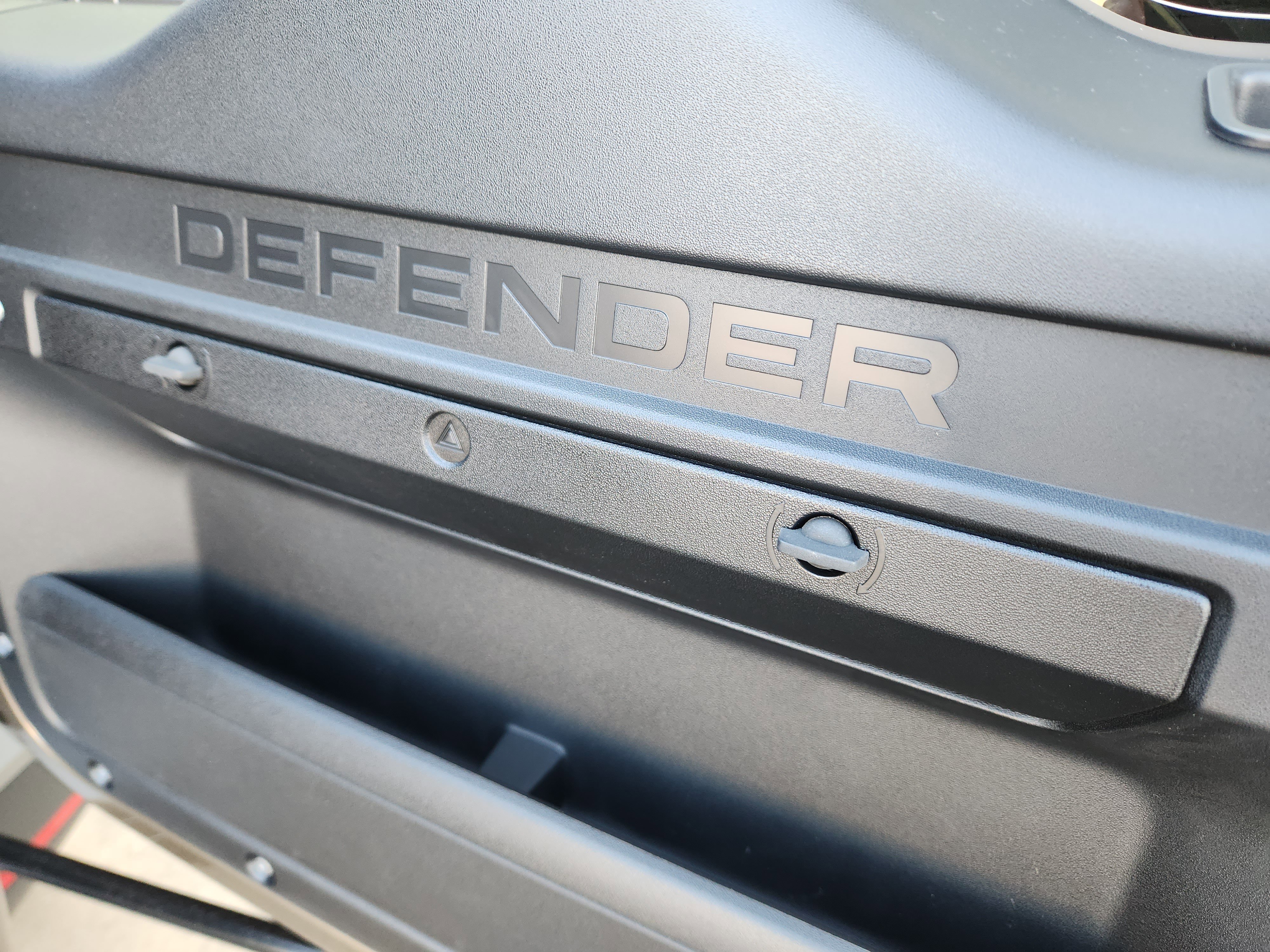New 2026 Land Rover Defender 110 S image 32