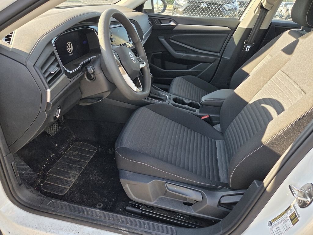 Used 2022 Volkswagen Jetta S image 4