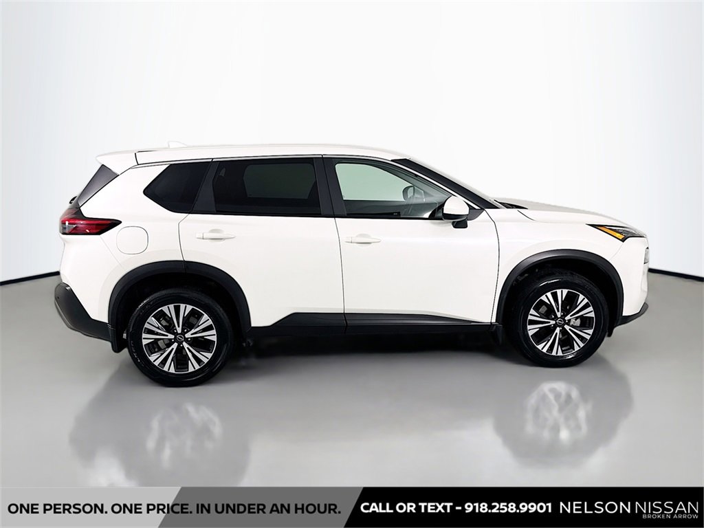 Used 2023 Nissan Rogue SV image 4