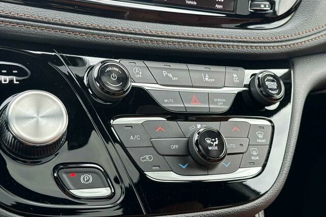 New 2026 Chrysler Pacifica Pinnacle w/ Trailer Tow Group image 20