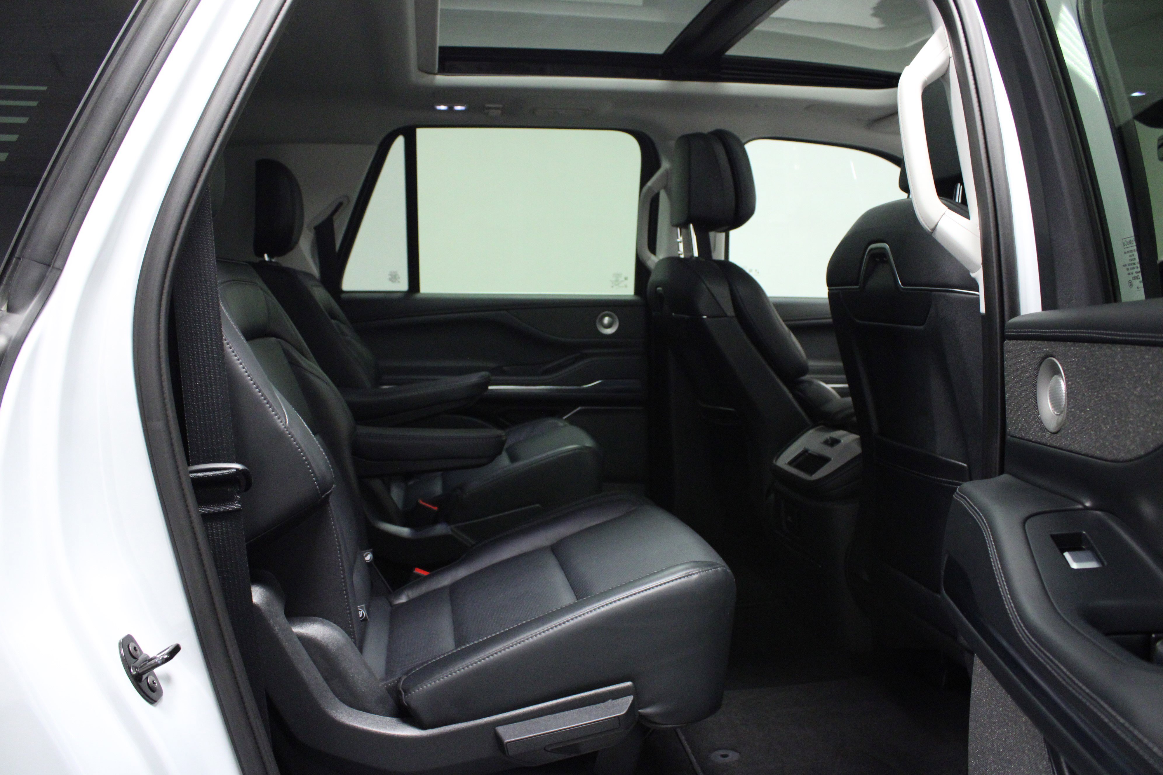 Used 2025 Lincoln Navigator L Reserve image 16