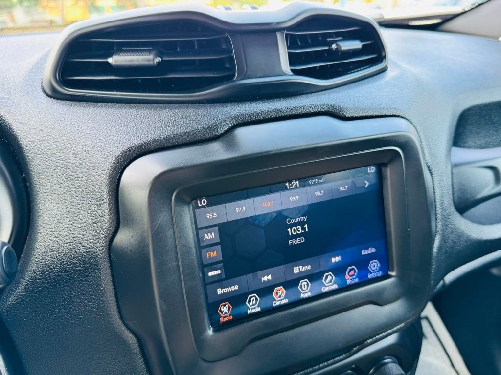 Used 2018 Jeep Renegade Latitude w/ Cold Weather Group AWD/4WD image 17