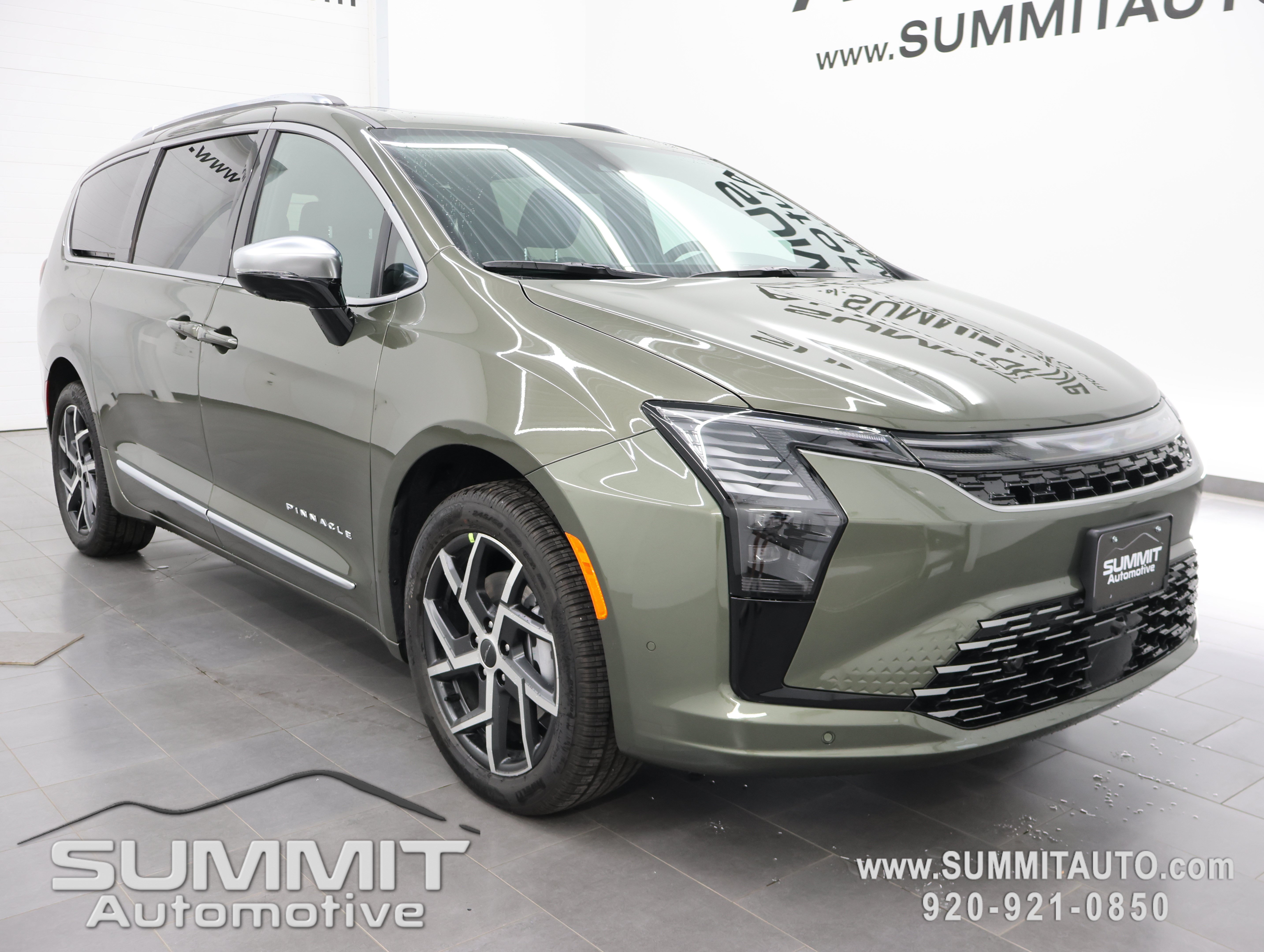 New 2027 Chrysler Pacifica Pinnacle w/ Theater Group AWD/4WD image 2