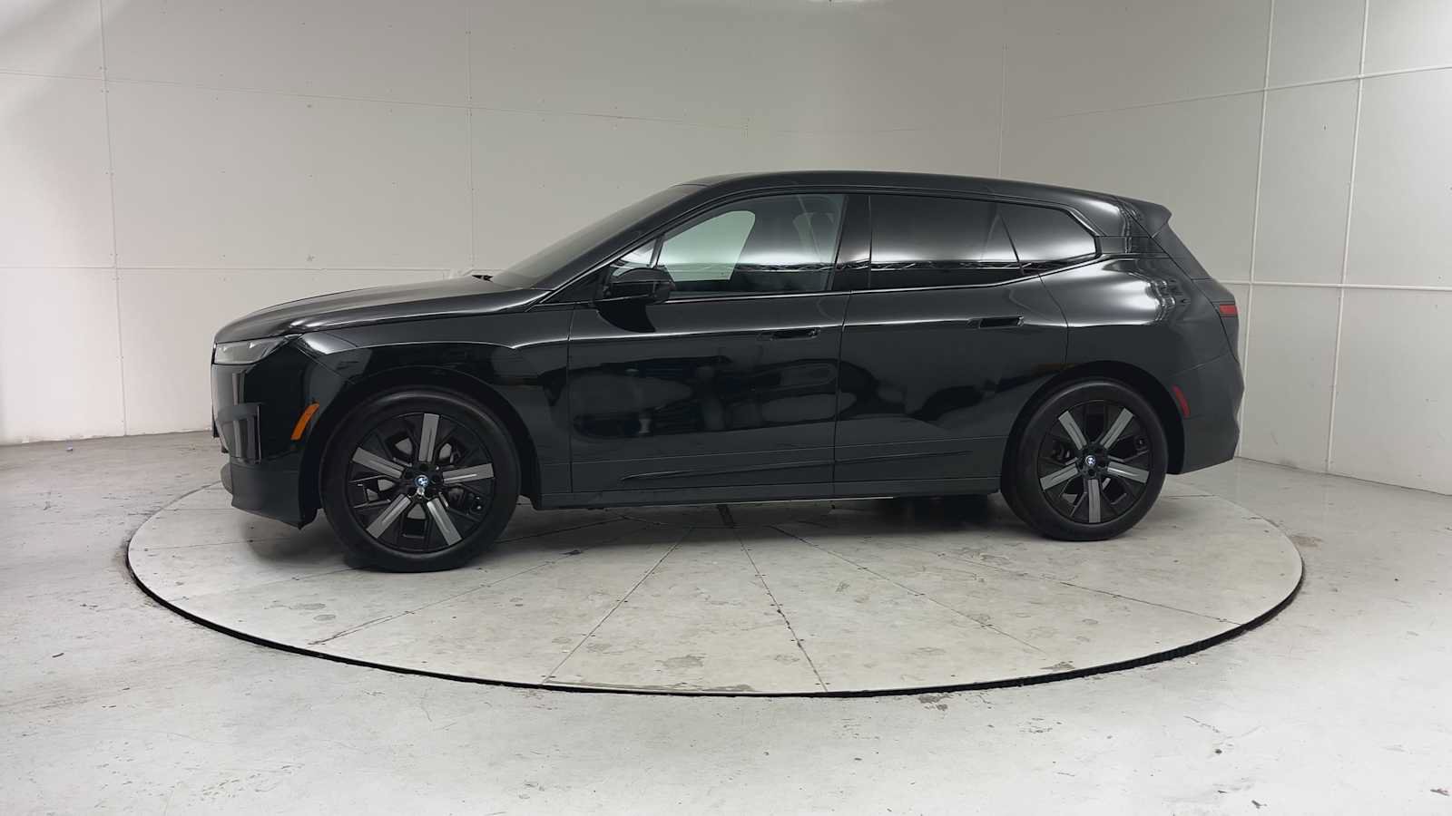 Used 2024 BMW iX xDrive50 AWD/4WD image 5