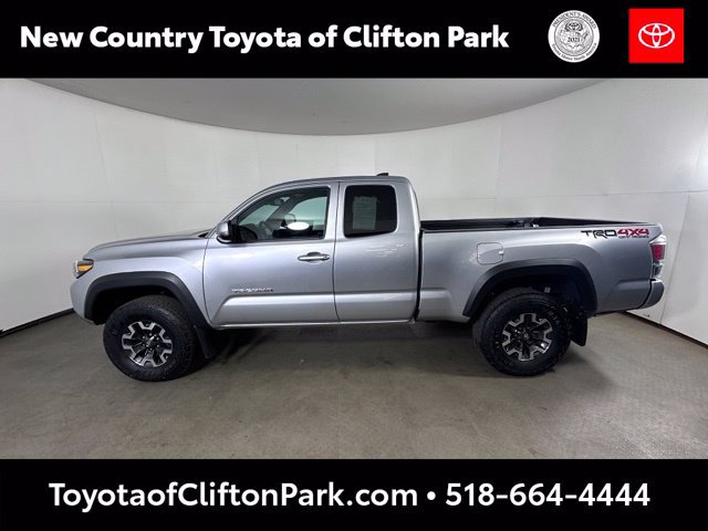 Used 2022 Toyota Tacoma TRD Off-Road w/ TRD Premium Off Road Package AWD/4WD image 4