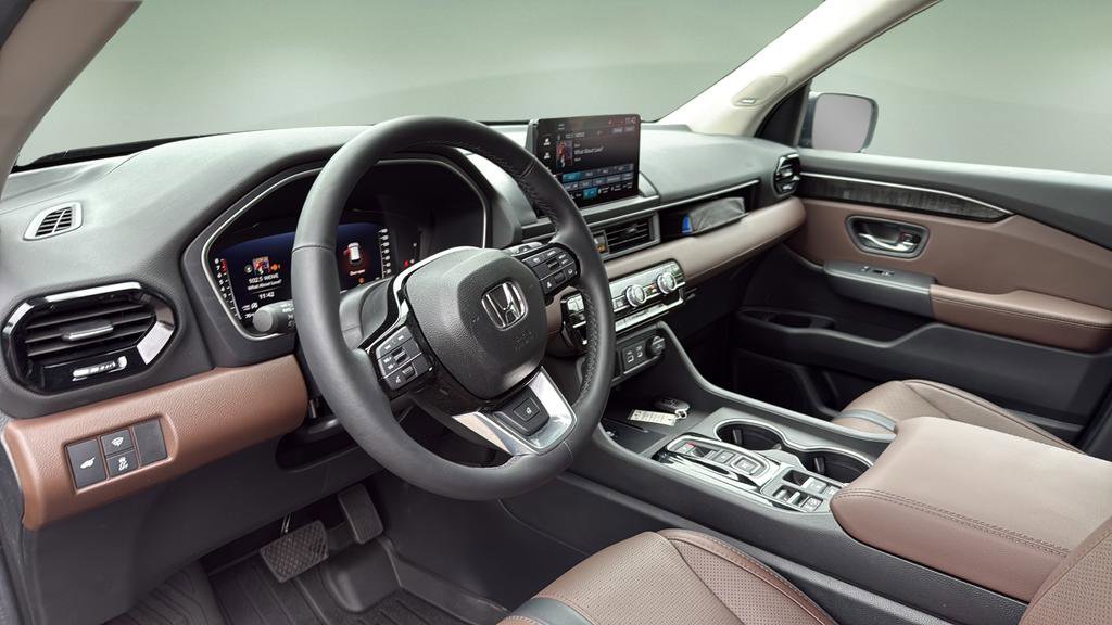 Used 2025 Honda Pilot Elite image 12