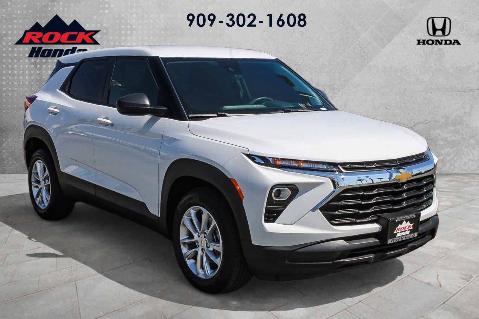 Used 2025 Chevrolet TrailBlazer LS w/ LS Convenience Package FWD image 3