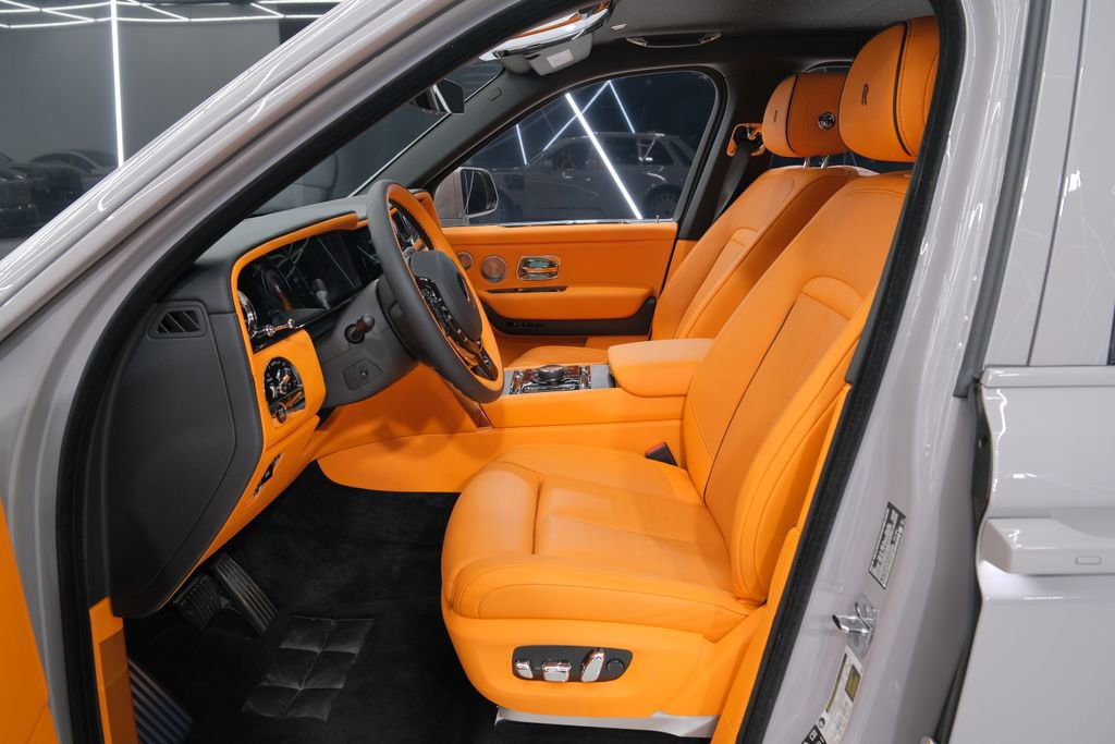 Used 2026 Rolls-Royce Cullinan image 40