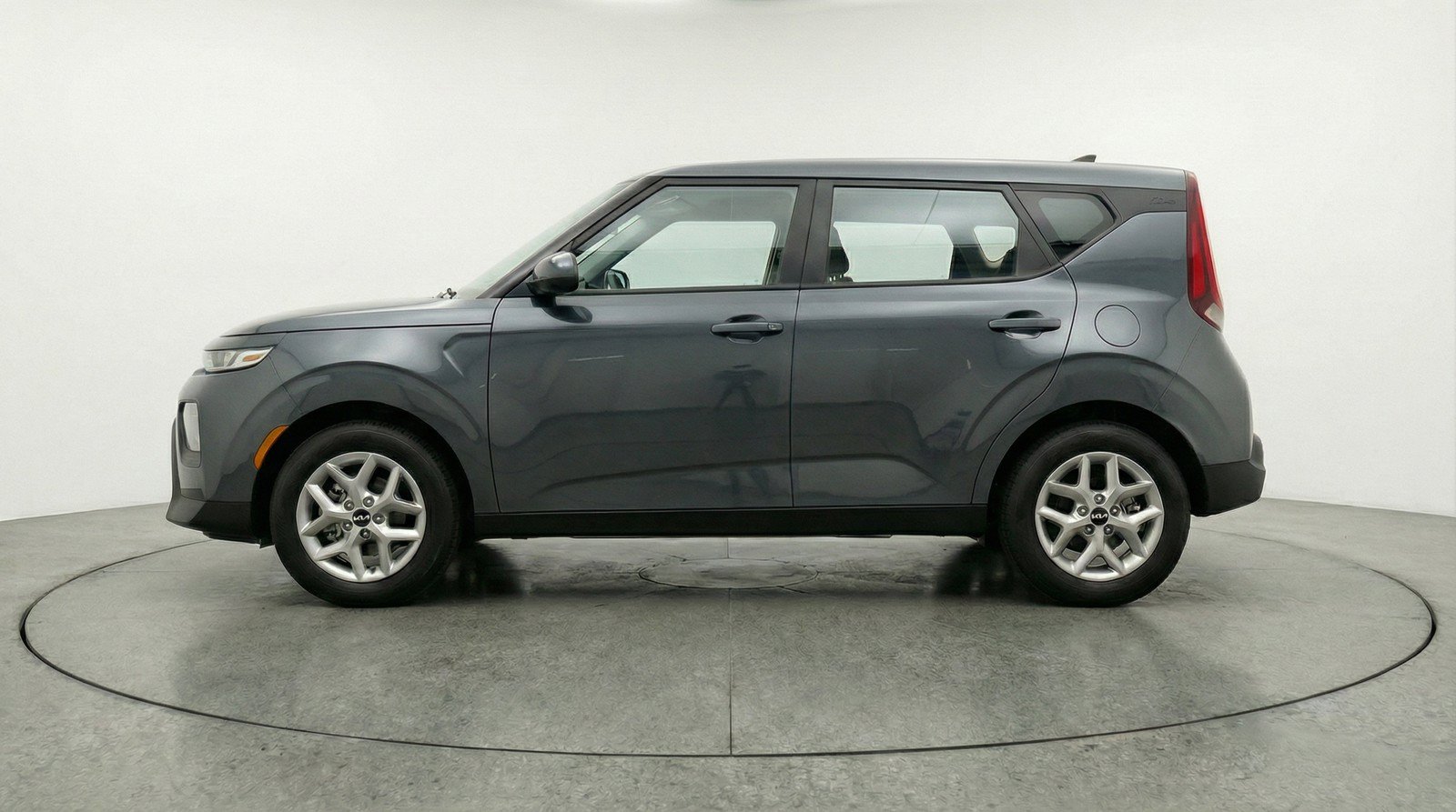 Used 2025 Kia Soul LX w/ LX Technology Package FWD image 5