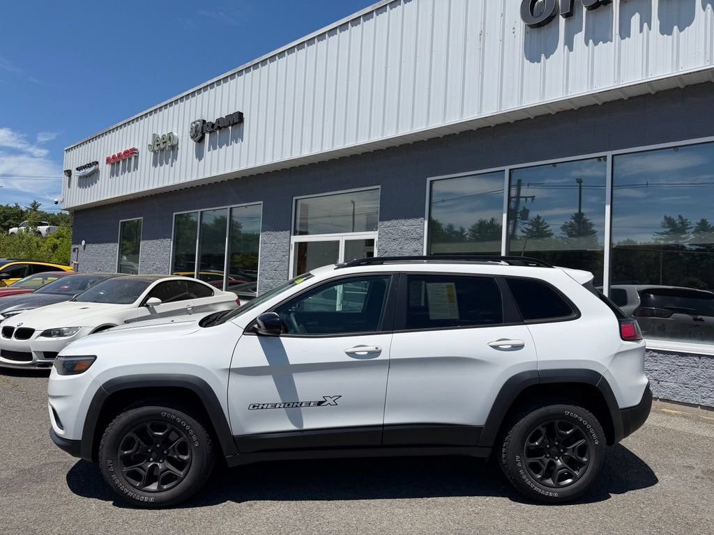 Used 2022 Jeep Cherokee Latitude w/ Sun & Sound Group AWD/4WD image 3