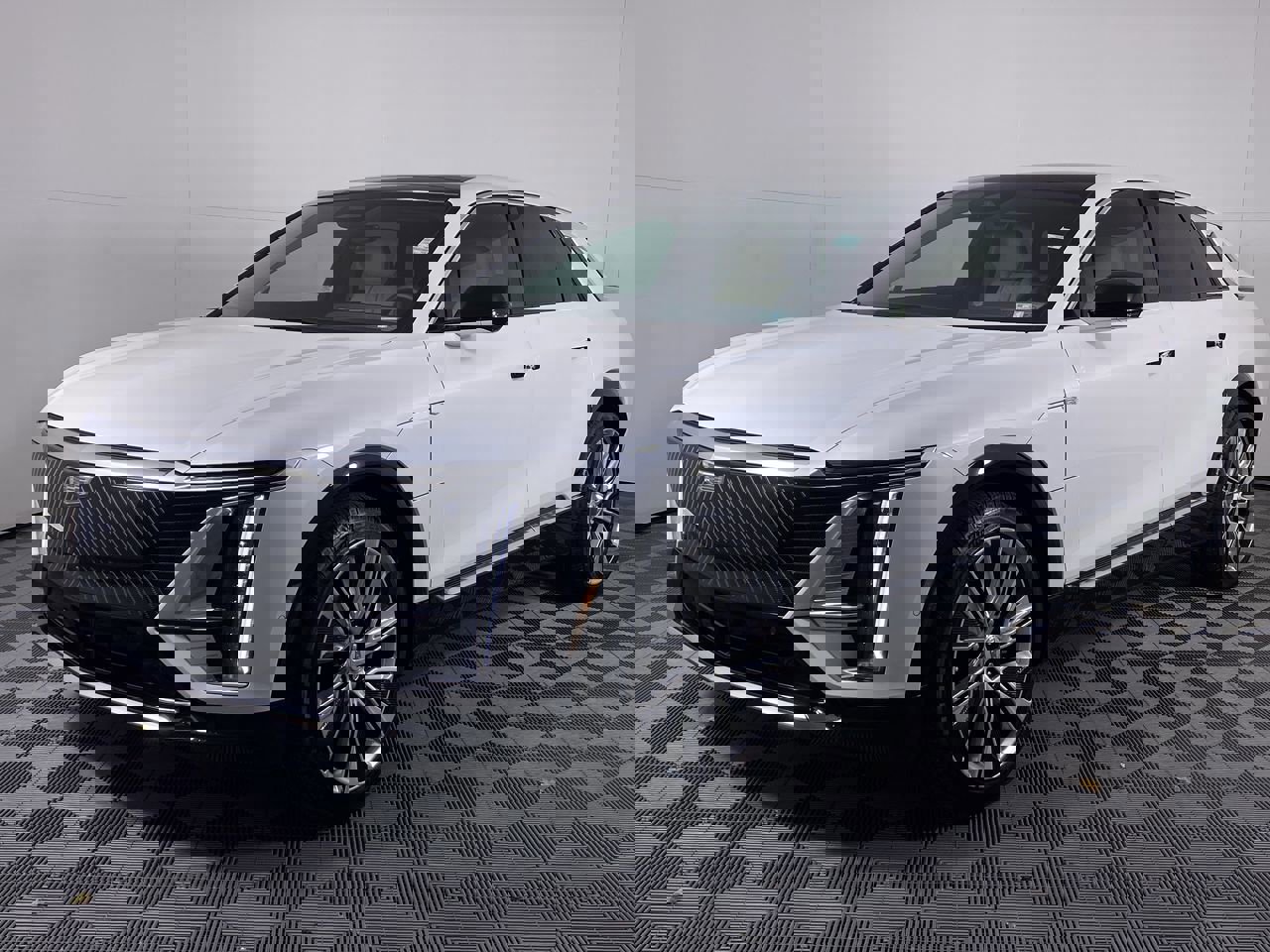 Certified 2024 Cadillac Lyriq Luxury w/ Nappa Leather Package image 18