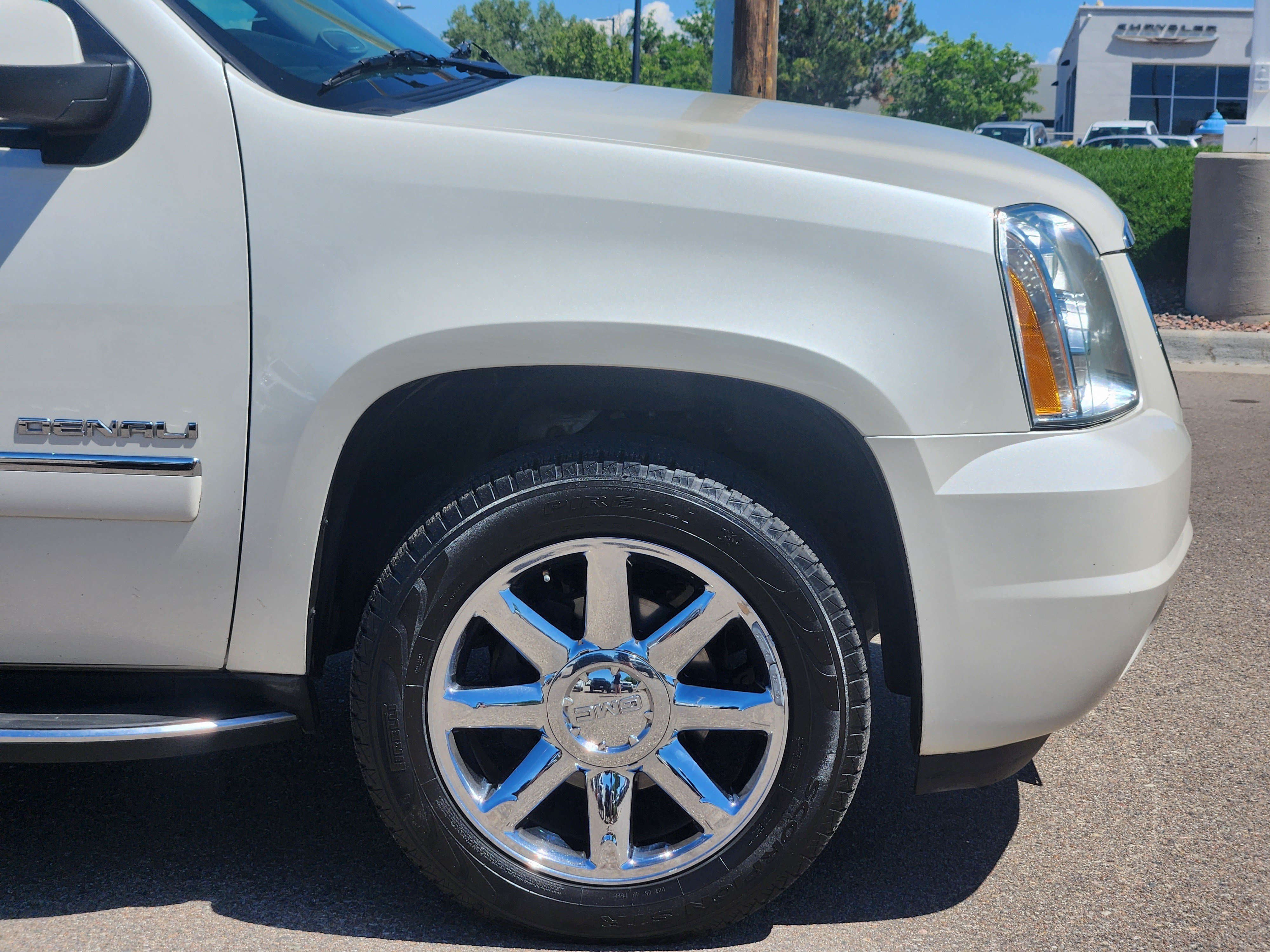 Used 2014 GMC Yukon Denali AWD/4WD image 7