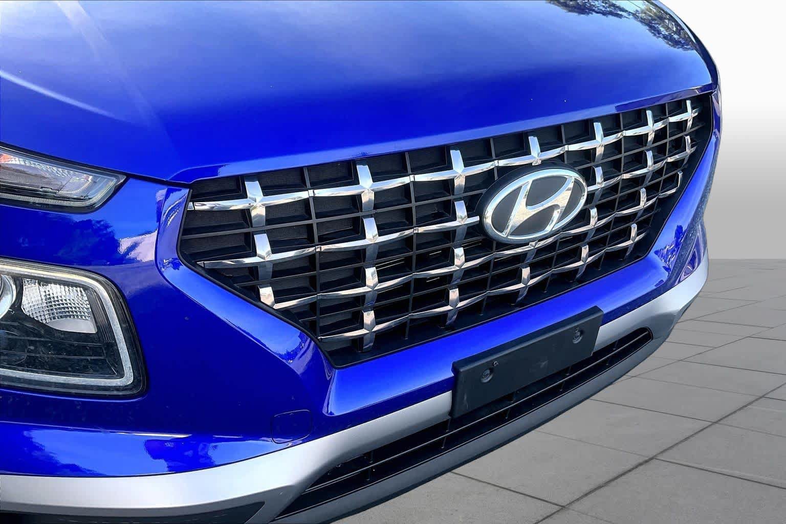 Used 2024 Hyundai Venue SEL FWD image 30