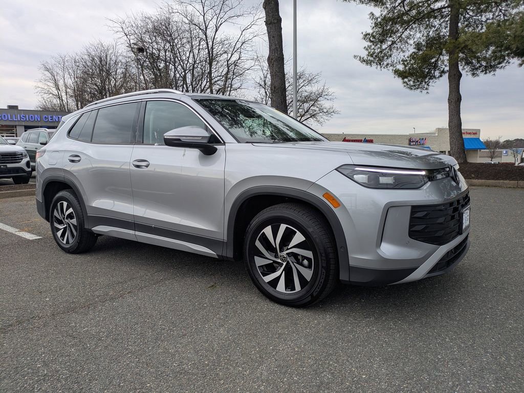 Certified 2025 Volkswagen Tiguan S image 2