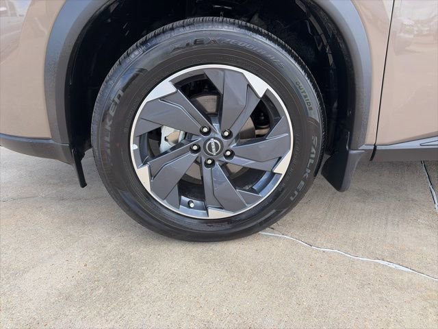 Certified 2025 Nissan Rogue SV w/ SV Premium Package image 8