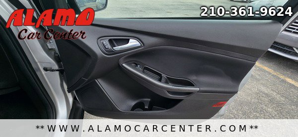 Used 2018 Ford Focus SEL image 18