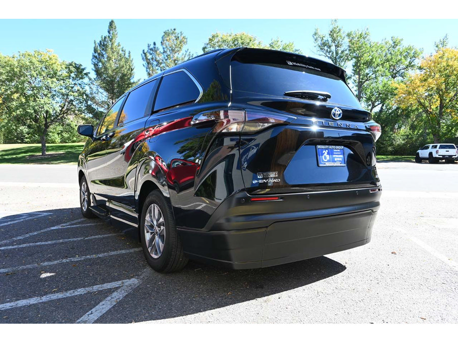 New 2025 Toyota Sienna XLE w/ XLE Plus Package AWD/4WD image 8