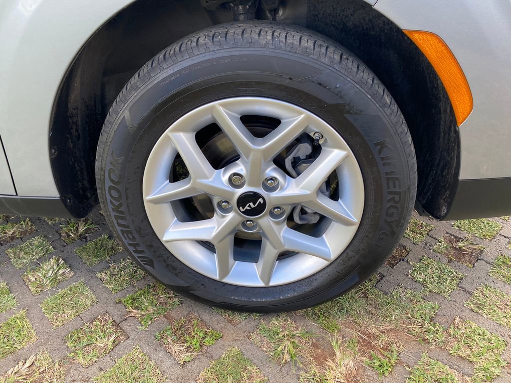 Used 2023 Kia Soul LX w/ LX Technology Package image 9