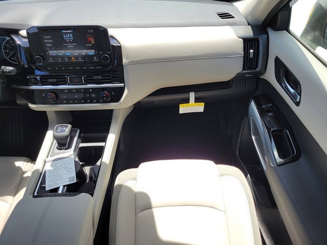 New 2025 Nissan Pathfinder SL image 12