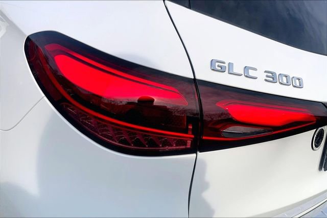 Used 2025 Mercedes-Benz GLC 300 4MATIC image 25