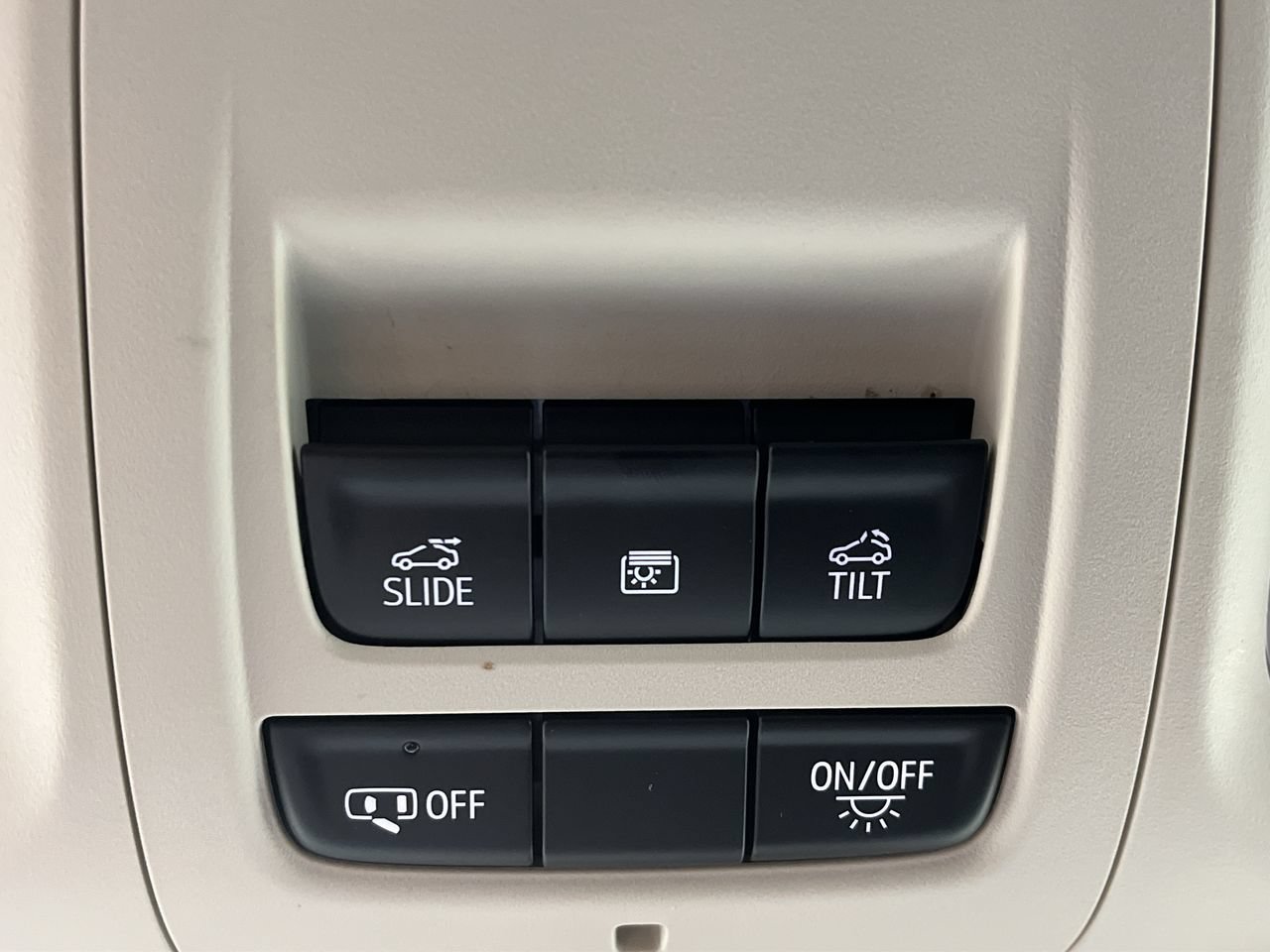 Certified 2021 Buick Envision Essence w/ Sport Touring Package AWD/4WD image 27