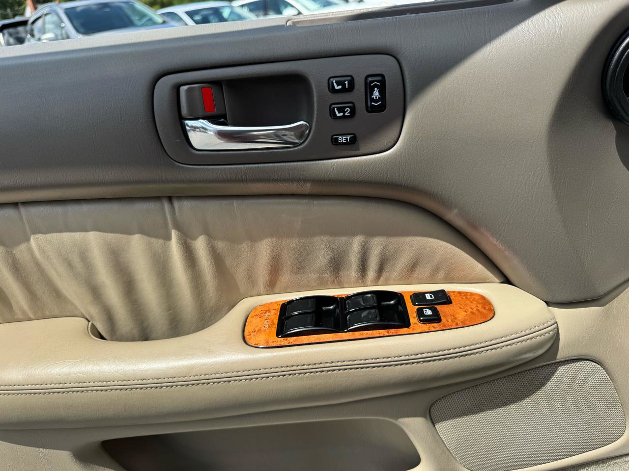 Used 2000 Lexus LS 400 w/ Platinum Series RWD image 27