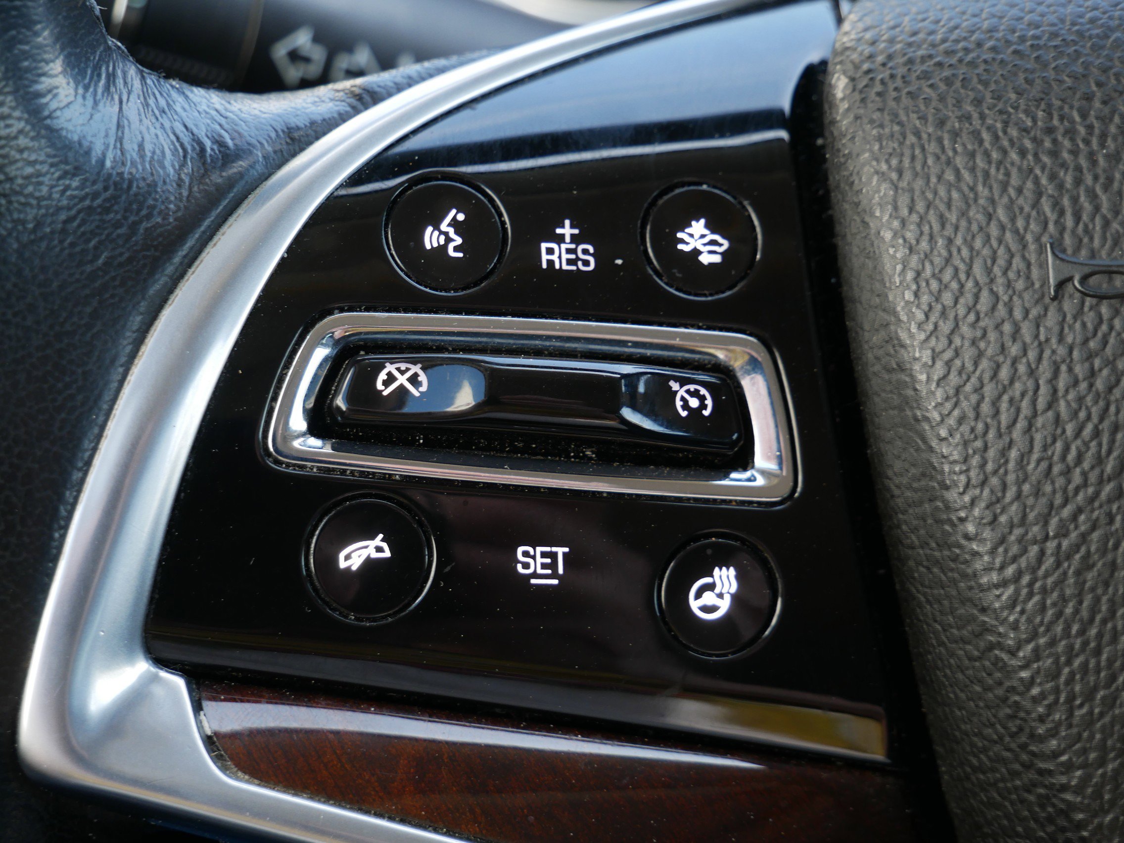 Used 2013 Cadillac SRX Luxury w/ Driver Awareness Package AWD/4WD image 17
