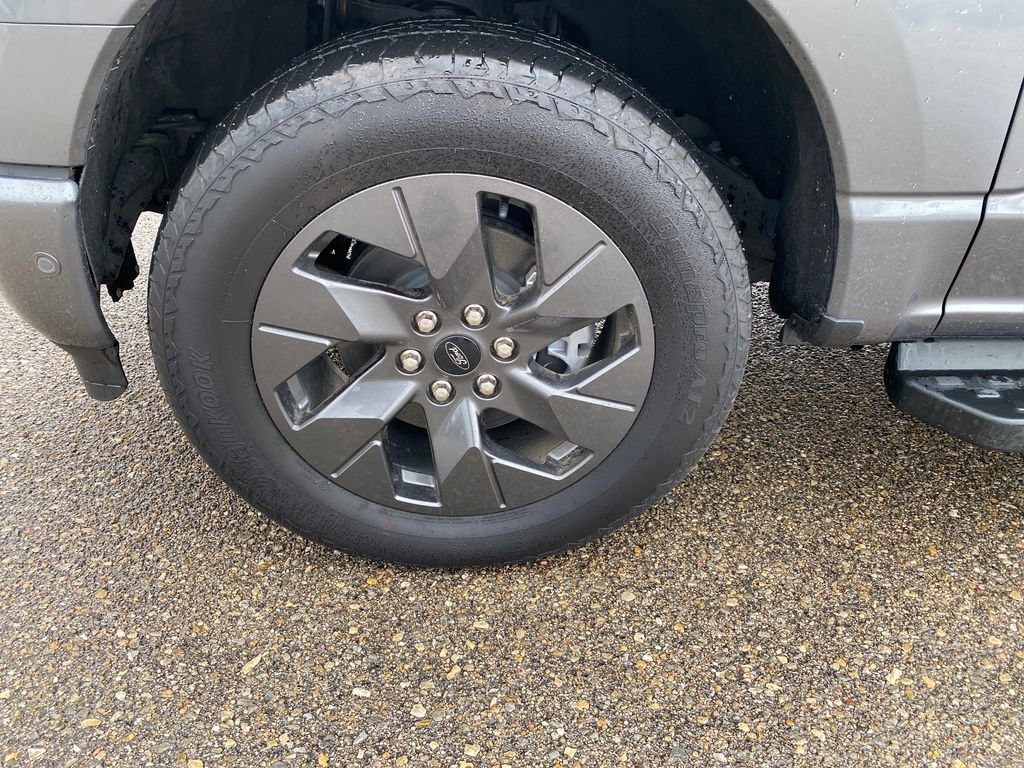 Used 2023 Ford F150 Lightning Lariat image 30