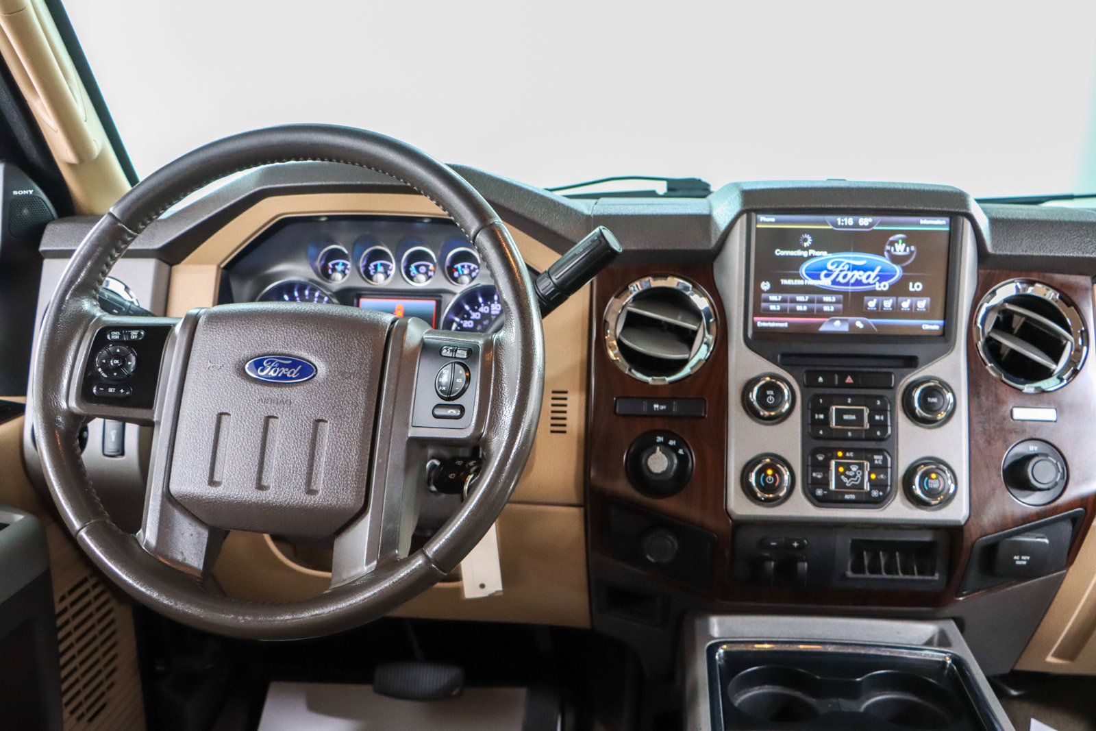 Used 2015 Ford F250 Lariat w/ Chrome Package image 18