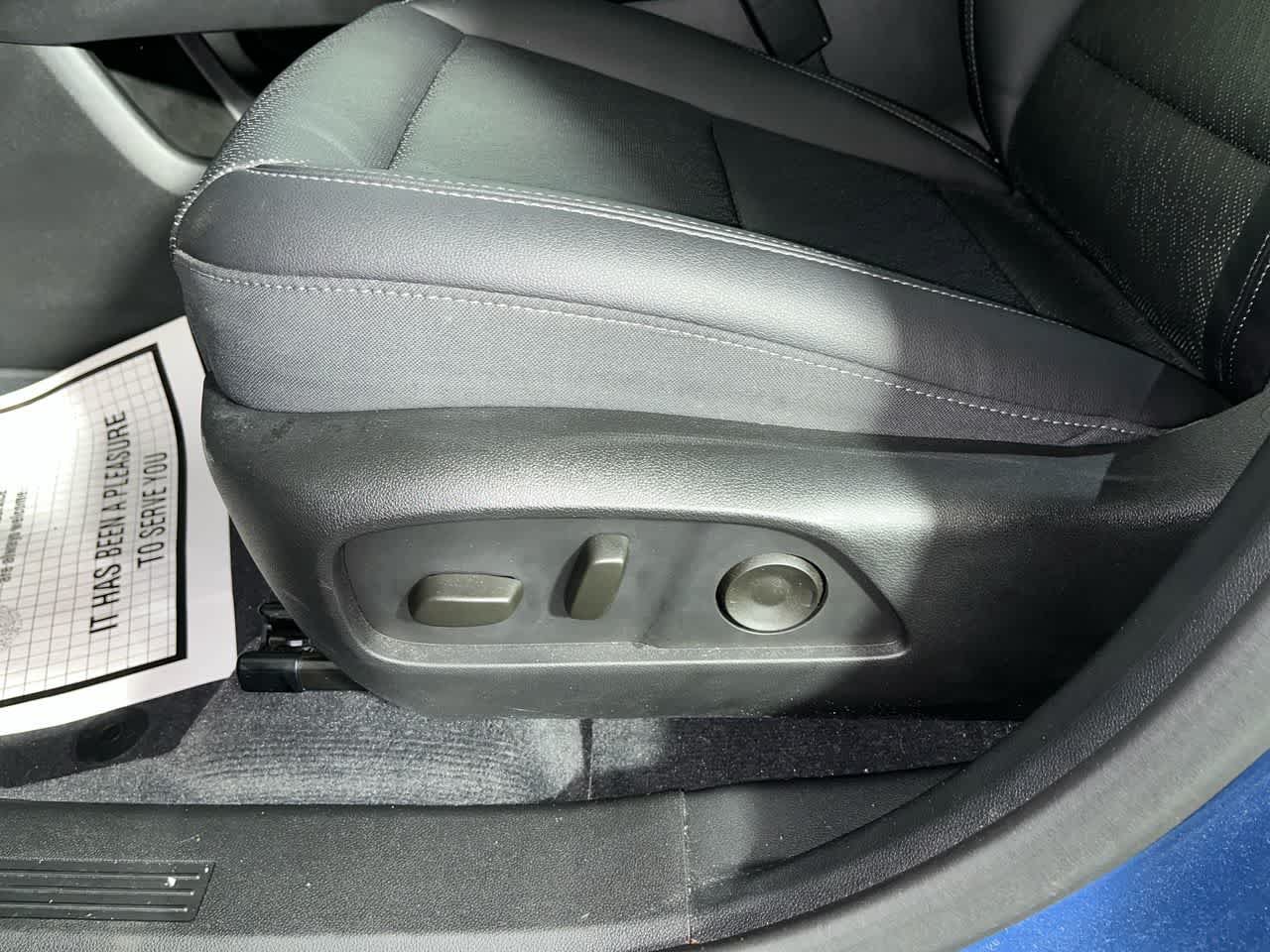 Used 2025 Chevrolet Equinox LT w/ Convenience Package II FWD image 14