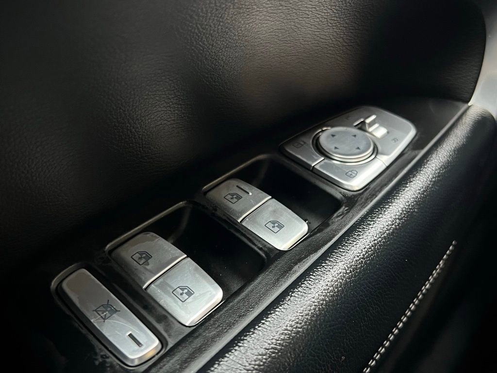 Used 2022 Genesis G70 2.0T image 41