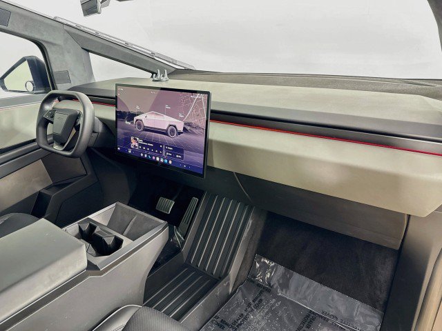 Used 2024 Tesla Cybertruck AWD Crew Cab image 28