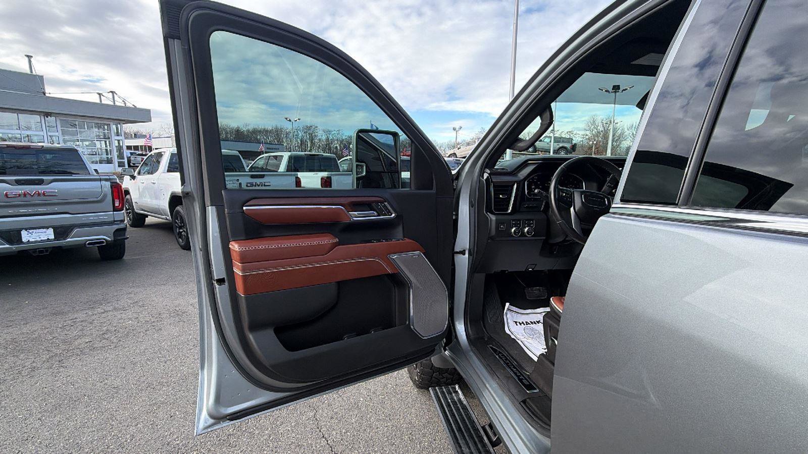 Used 2024 GMC Sierra 2500 Denali Ultimate w/ Snow Plow Prep/Camper Package image 22