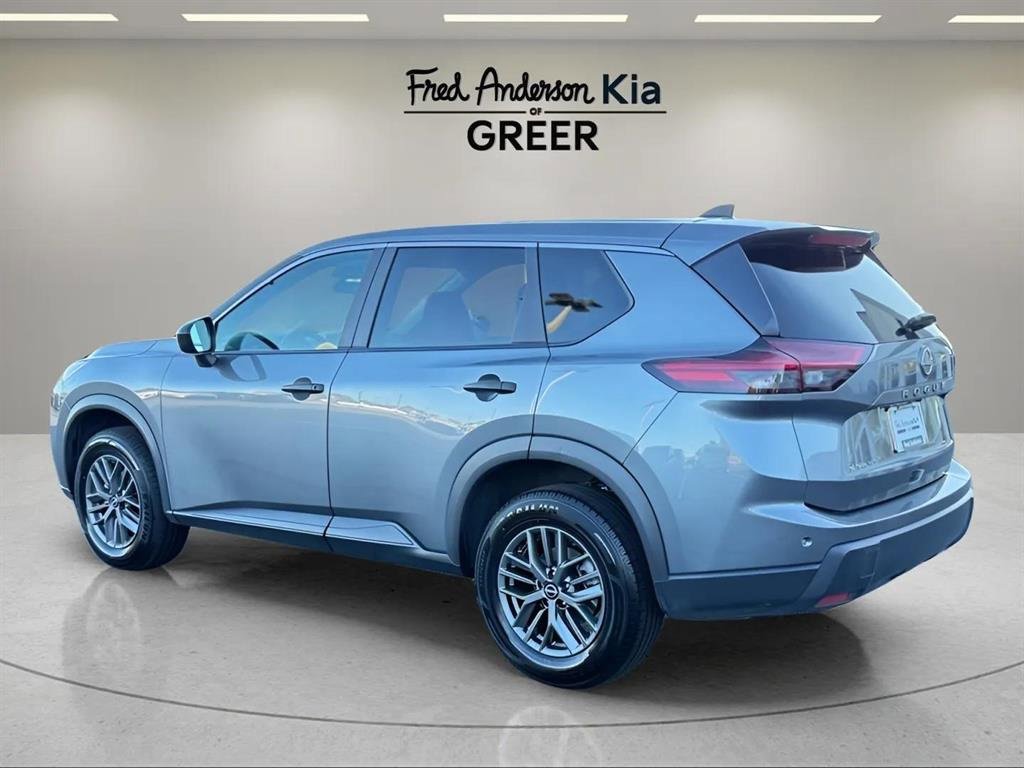 Used 2024 Nissan Rogue S image 5