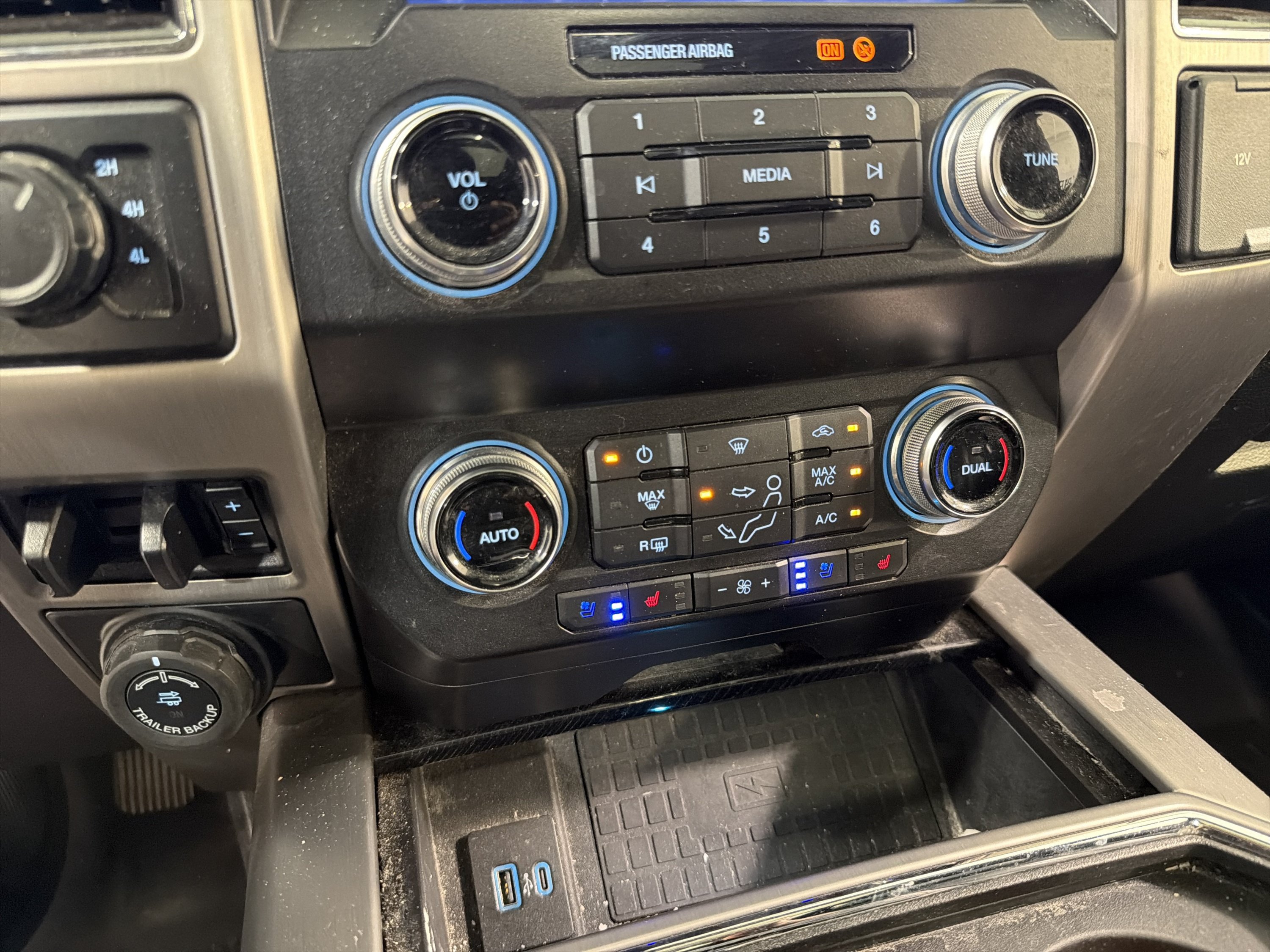 Used 2020 Ford F250 Platinum w/ FX4 Off-Road Package AWD/4WD image 20