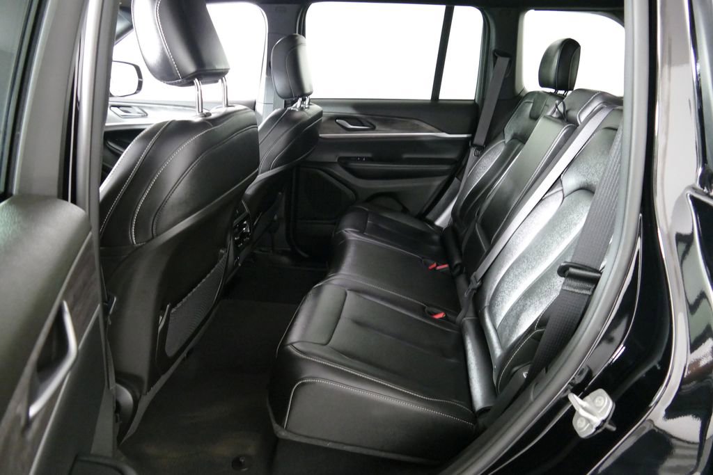 Used 2024 Jeep Grand Cherokee Limited w/ Black Appearance Package image 4