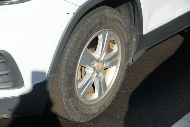 Used 2019 Chevrolet Trax LS w/ Tint and Cruise Package FWD image 9