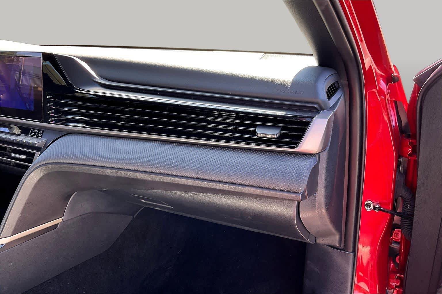 Used 2025 Toyota Camry SE w/ Convenience Package FWD image 18