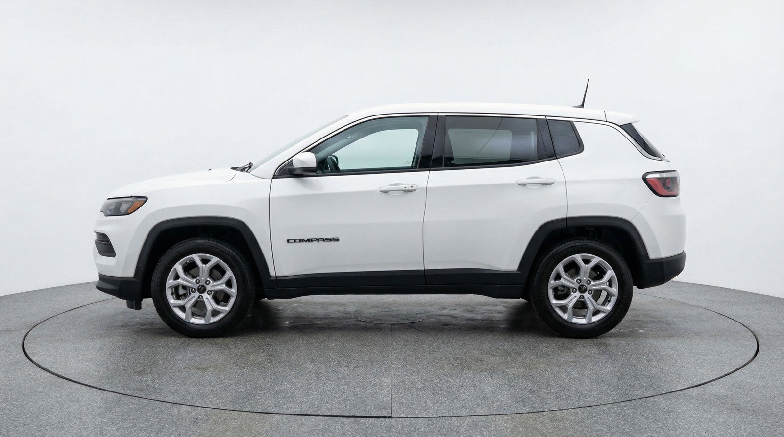 Used 2025 Jeep Compass Latitude image 3