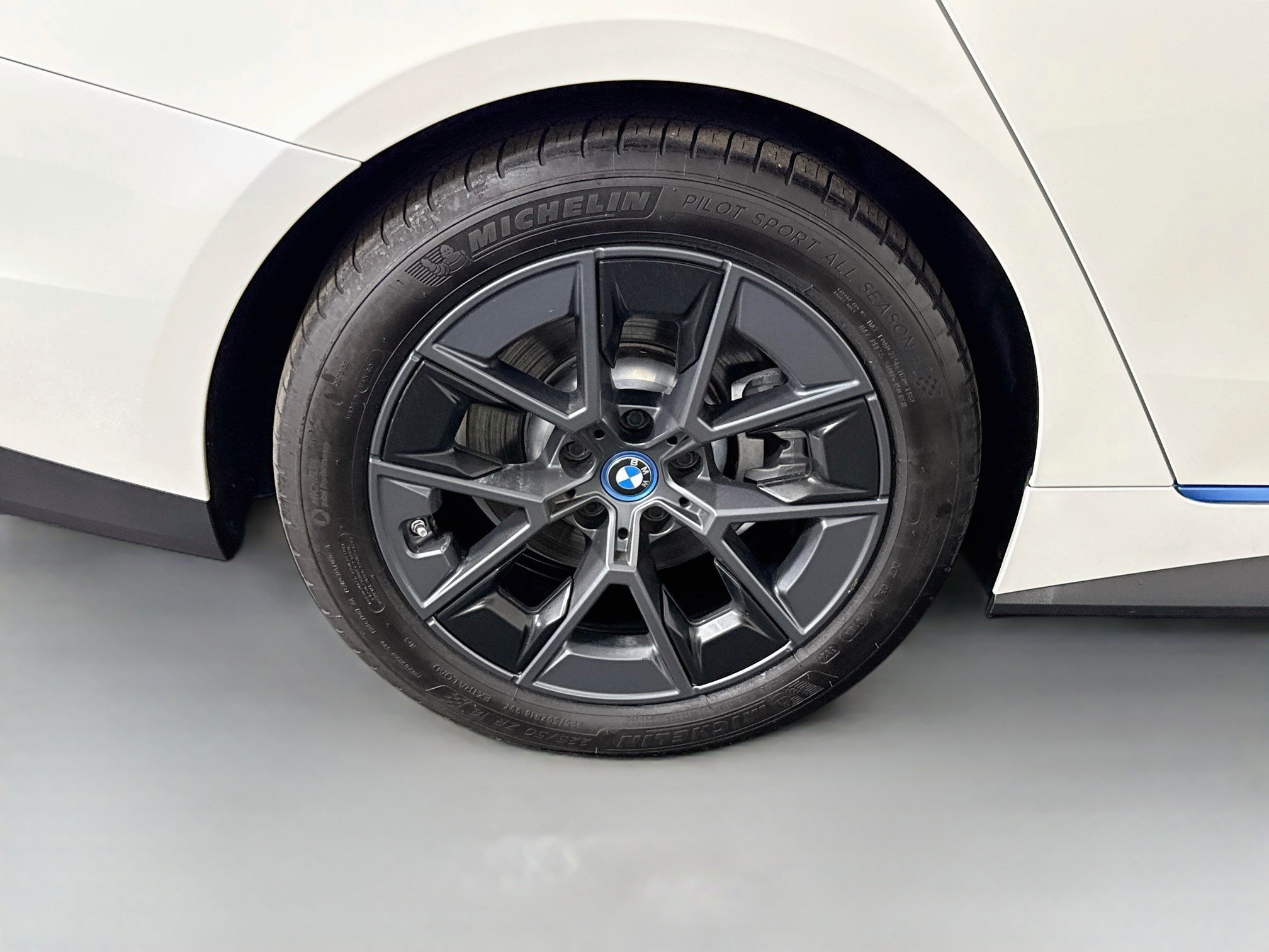 Used 2024 BMW i4 eDrive40 RWD image 33