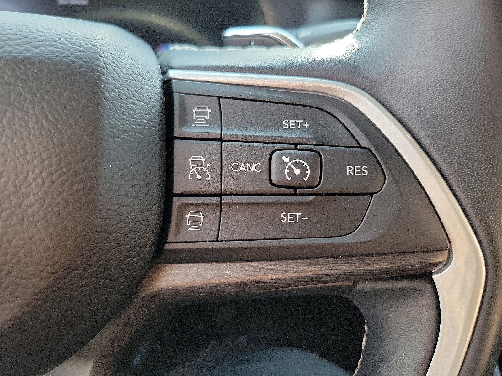 Used 2022 Jeep Grand Cherokee L Limited image 6