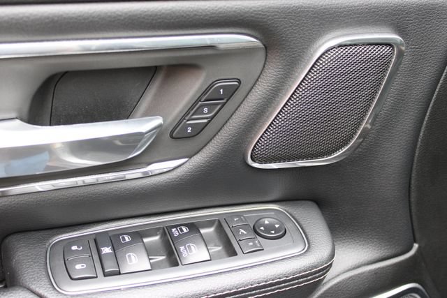 Used 2019 RAM 1500 Laramie AWD/4WD image 11